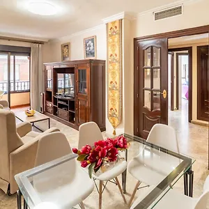 https://gran-apartamento-en-el-centro-con-parking-gratis.es-andalucia.com